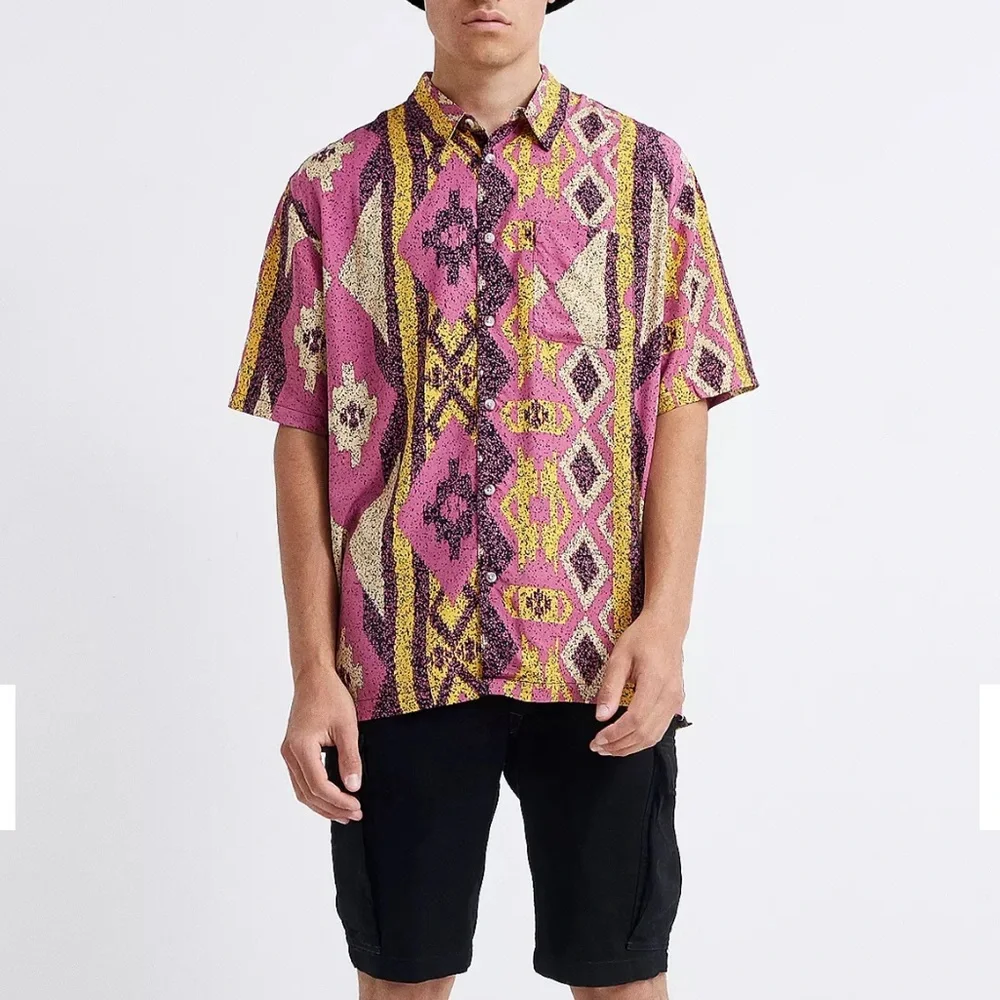 UO Urban Outfitters Diamond Stripe Short-Sleeve Rayon Shirt - Picture 1 of 13